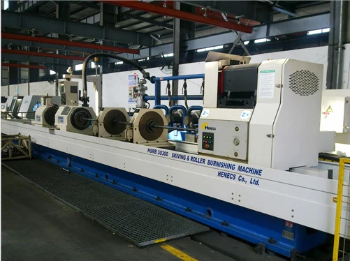 Long-bed cylinder bore processing machine with multiple supports