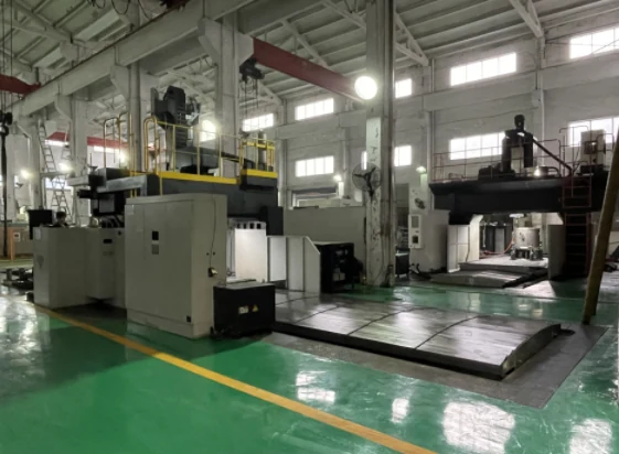 Large machining equipment with a worktable in the cylinder manufacturing workshop