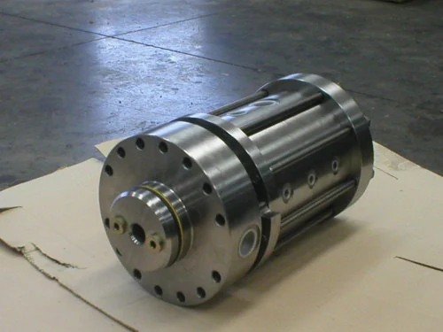 Compact metal cylinder assembly with a circular mounting face