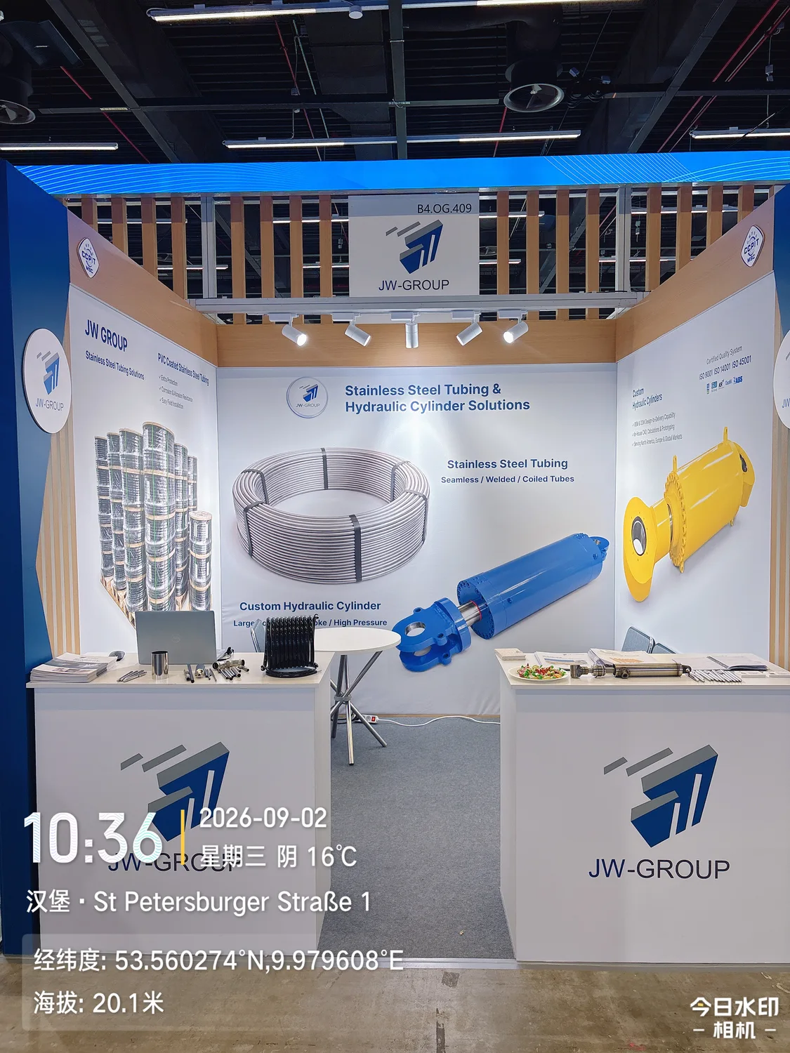 JW-GROUP exhibition stand B4.OG.409 with hydraulic cylinder graphics, tubing samples and display counters
