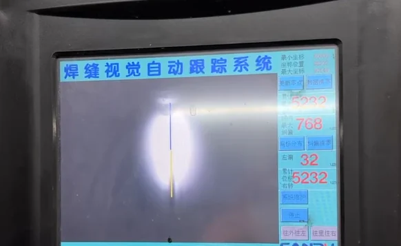 Weld-seam visual tracking display showing the monitored seam and machine readings